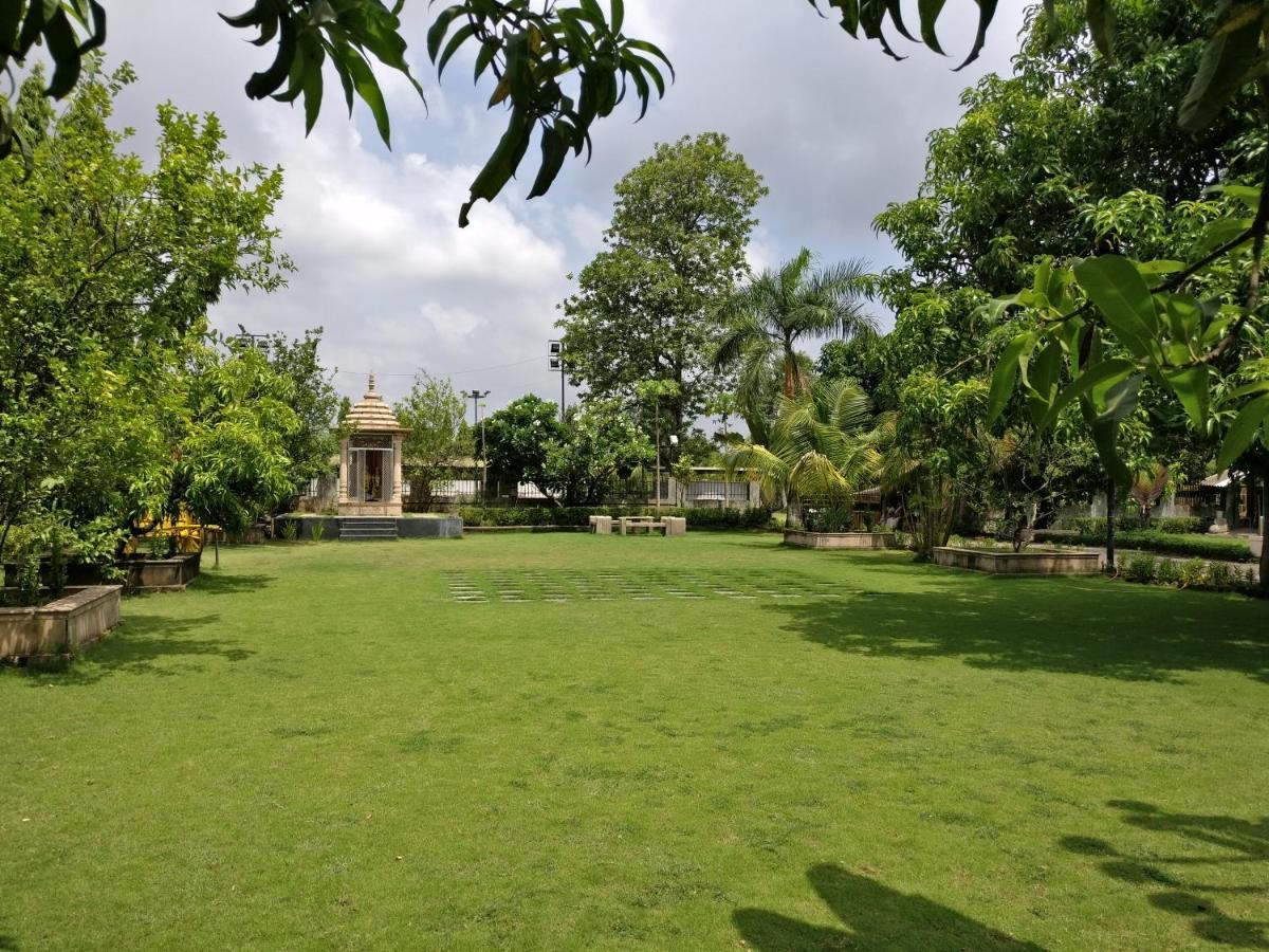 Pushp Vatika Resort & Lawns Navi Mumbai Exterior photo