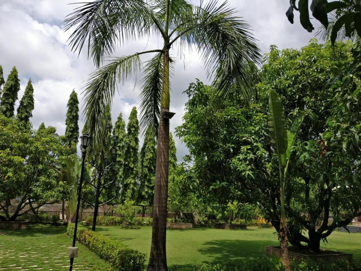 Pushp Vatika Resort & Lawns Navi Mumbai Exterior photo