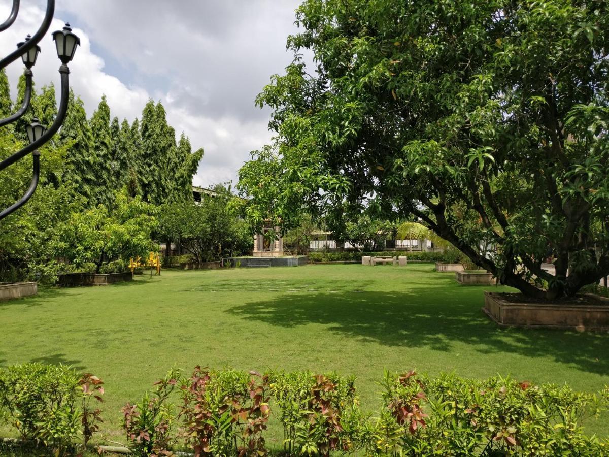 Pushp Vatika Resort & Lawns Navi Mumbai Exterior photo